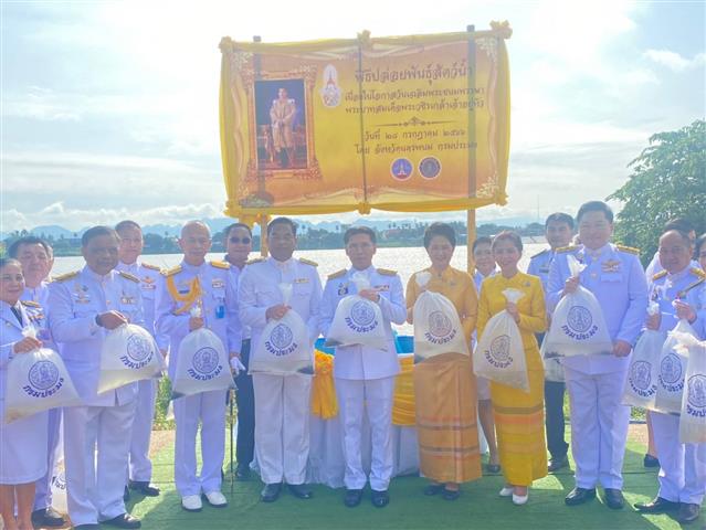 พช.นครพนม ร่วมทำบุญตักบาตรและปล่อยพันธุ์สัตว์น้ำถวายพระราชกุศลเป็นพระบาทสมเด็จพระเจ้าอยู่หัว เนื่องในโอกาสวันเฉลิมพระชนมพรรษา 28 กรกฎาคม 2566