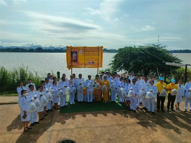 พช.นครพนม ร่วมทำบุญตักบาตรและปล่อยพันธุ์สัตว์น้ำถวายพระราชกุศลเป็นพระบาทสมเด็จพระเจ้าอยู่หัว เนื่องในโอกาสวันเฉลิมพระชนมพรรษา 28 กรกฎาคม 2566