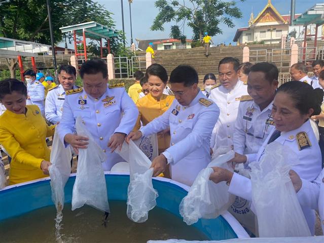 พช.นครพนม ร่วมทำบุญตักบาตรและปล่อยพันธุ์สัตว์น้ำถวายพระราชกุศลเป็นพระบาทสมเด็จพระเจ้าอยู่หัว เนื่องในโอกาสวันเฉลิมพระชนมพรรษา 28 กรกฎาคม 2566