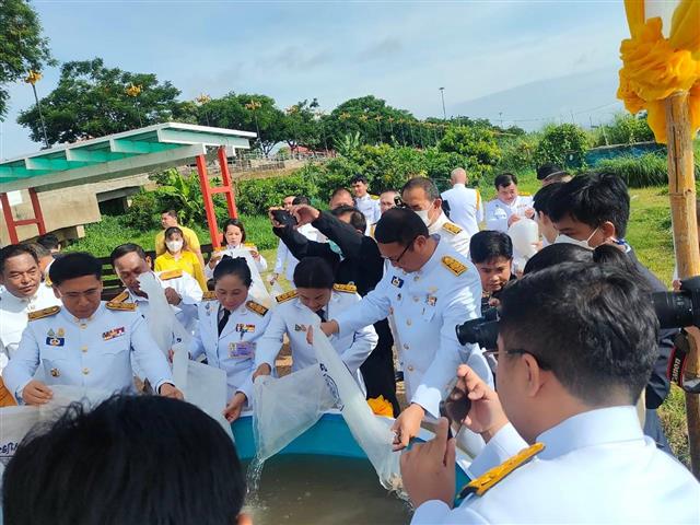 พช.นครพนม ร่วมทำบุญตักบาตรและปล่อยพันธุ์สัตว์น้ำถวายพระราชกุศลเป็นพระบาทสมเด็จพระเจ้าอยู่หัว เนื่องในโอกาสวันเฉลิมพระชนมพรรษา 28 กรกฎาคม 2566
