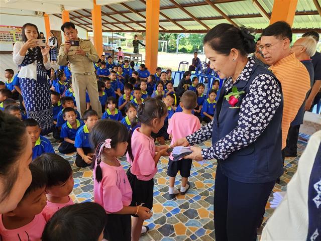 ผู้ว่าฯ นครพนม  มุ่งมั่นพัฒนาการศึกษาเดินหน้าสู่ความเป็นเลิศ อย่างต่อเนื่อง
