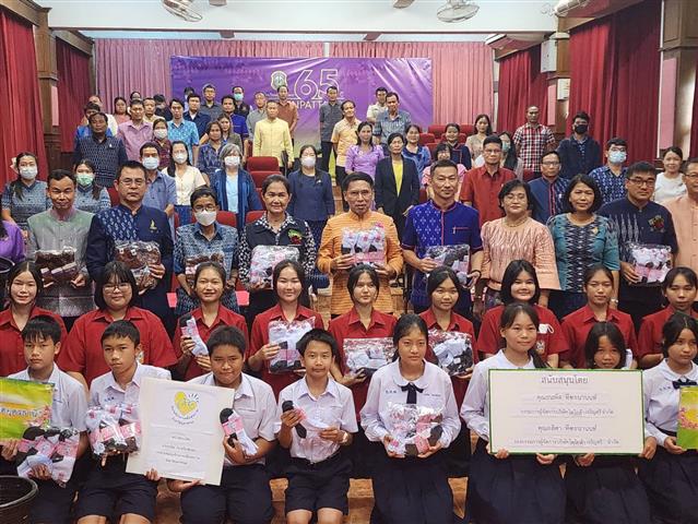 ผู้ว่าฯ นครพนม  มุ่งมั่นพัฒนาการศึกษาเดินหน้าสู่ความเป็นเลิศ อย่างต่อเนื่อง