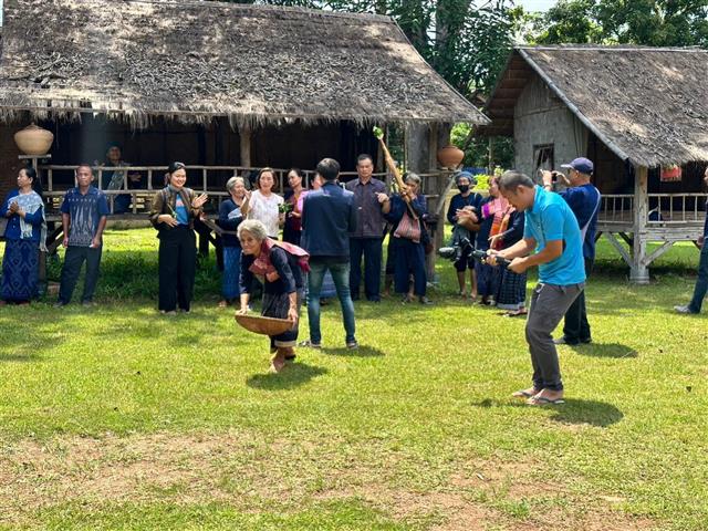 พช.นครพนม ร่วมประชาสัมพันธ์หมู่บ้านท่องเที่ยว OTOP Village พื้นที่ตำบลหนองสังข์ อำเภอนาแก จังหวัดนครพนม