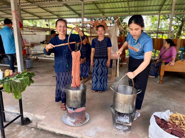 พช.นครพนม ร่วมประชาสัมพันธ์หมู่บ้านท่องเที่ยว OTOP Village พื้นที่ตำบลหนองสังข์ อำเภอนาแก จังหวัดนครพนม