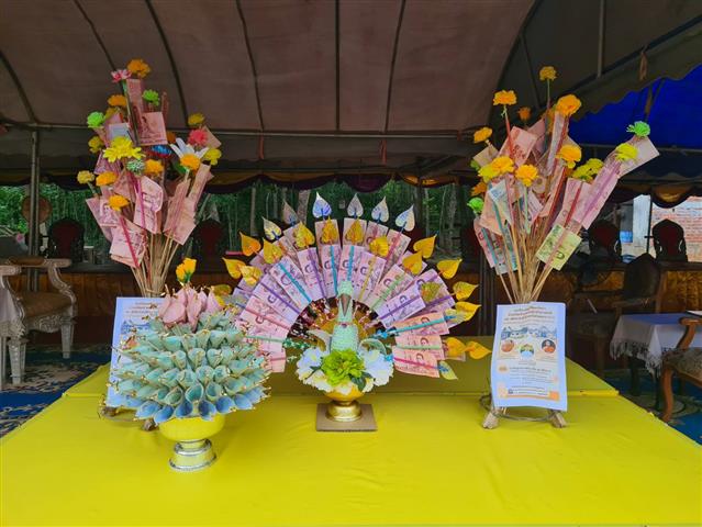 พช.นครพนม ร่วมพิธีทอดผ้าป่าสามัคคีและยกช่อฟ้าอุโบสถ วัดป่าธรรมาราม อำเภอนาทม