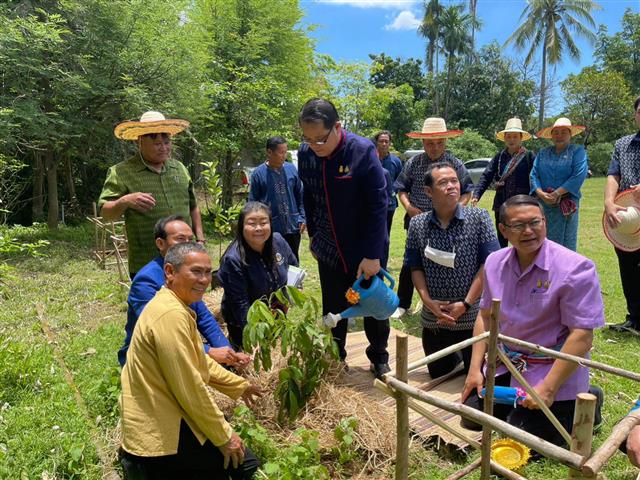 นครพนม คัดสรรตำบลเข้มแข็งตามหลักปรัชญาของเศรษฐกิจพอเพียงดีเลิศระดับจังหวัด และหมู่บ้านเศรษฐกิจพอเพียง “อยู่เย็น เป็นสุข”  ประจำปี 2566 ในพื้นที่อำเภอนาแก และอำเภอธาตุพนม