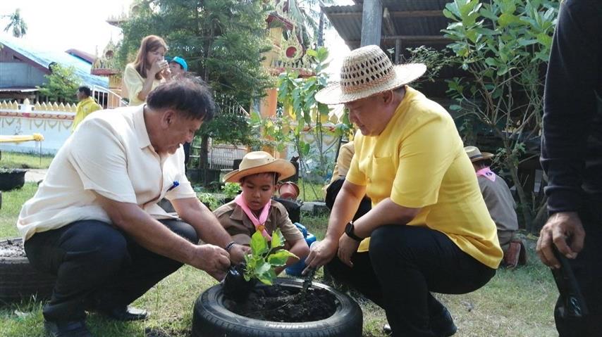 จังหวัดนครพนม พร้อมใจกันจัดกิจกรรมเฉลิมพระเกียรติพระบาทสมเด็จพระปรเมนทรรามาธิบดีศรีสินทร มหาวชิราลงกรณ พระวชิรเกล้าเจ้าอยู่หัว เนื่องในโอกาสวันเฉลิมพระชนมพรรษา 28 กรกฎาคม 2566  “จิตอาสาพัฒนาชุมชน เอามื้อสามัคคี ทำความดีถวายในหลวง”