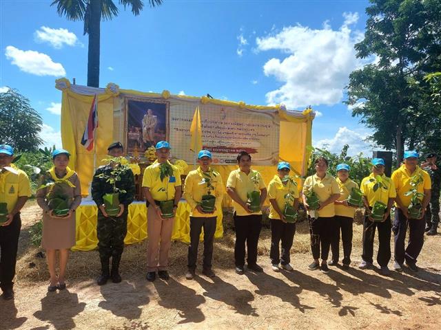 จังหวัดนครพนม พร้อมใจกันจัดกิจกรรมเฉลิมพระเกียรติพระบาทสมเด็จพระปรเมนทรรามาธิบดีศรีสินทร มหาวชิราลงกรณ พระวชิรเกล้าเจ้าอยู่หัว เนื่องในโอกาสวันเฉลิมพระชนมพรรษา 28 กรกฎาคม 2566  “จิตอาสาพัฒนาชุมชน เอามื้อสามัคคี ทำความดีถวายในหลวง”