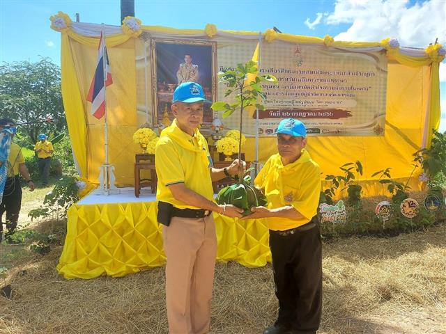 จังหวัดนครพนม พร้อมใจกันจัดกิจกรรมเฉลิมพระเกียรติพระบาทสมเด็จพระปรเมนทรรามาธิบดีศรีสินทร มหาวชิราลงกรณ พระวชิรเกล้าเจ้าอยู่หัว เนื่องในโอกาสวันเฉลิมพระชนมพรรษา 28 กรกฎาคม 2566  “จิตอาสาพัฒนาชุมชน เอามื้อสามัคคี ทำความดีถวายในหลวง”