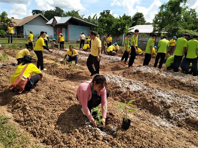 จังหวัดนครพนม พร้อมใจกันจัดกิจกรรมเฉลิมพระเกียรติพระบาทสมเด็จพระปรเมนทรรามาธิบดีศรีสินทร มหาวชิราลงกรณ พระวชิรเกล้าเจ้าอยู่หัว เนื่องในโอกาสวันเฉลิมพระชนมพรรษา 28 กรกฎาคม 2566  “จิตอาสาพัฒนาชุมชน เอามื้อสามัคคี ทำความดีถวายในหลวง”