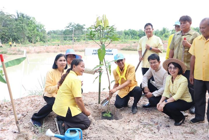 จังหวัดนครพนม พร้อมใจกันจัดกิจกรรมเฉลิมพระเกียรติพระบาทสมเด็จพระปรเมนทรรามาธิบดีศรีสินทร มหาวชิราลงกรณ พระวชิรเกล้าเจ้าอยู่หัว เนื่องในโอกาสวันเฉลิมพระชนมพรรษา 28 กรกฎาคม 2566  “จิตอาสาพัฒนาชุมชน เอามื้อสามัคคี ทำความดีถวายในหลวง”