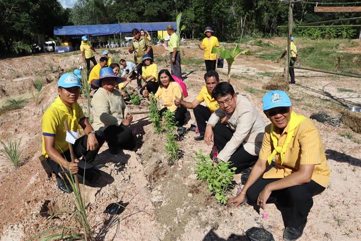 จังหวัดนครพนม พร้อมใจกันจัดกิจกรรมเฉลิมพระเกียรติพระบาทสมเด็จพระปรเมนทรรามาธิบดีศรีสินทร มหาวชิราลงกรณ พระวชิรเกล้าเจ้าอยู่หัว เนื่องในโอกาสวันเฉลิมพระชนมพรรษา 28 กรกฎาคม 2566  “จิตอาสาพัฒนาชุมชน เอามื้อสามัคคี ทำความดีถวายในหลวง”