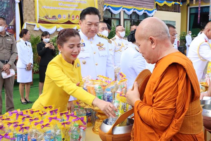 พช.นครพนม ร่วมทำบุญตักบาตรและปล่อยพันธุ์สัตว์น้ำถวายพระราชกุศลเป็นพระบาทสมเด็จพระเจ้าอยู่หัว เนื่องในโอกาสวันเฉลิมพระชนมพรรษา 28 กรกฎาคม 2566