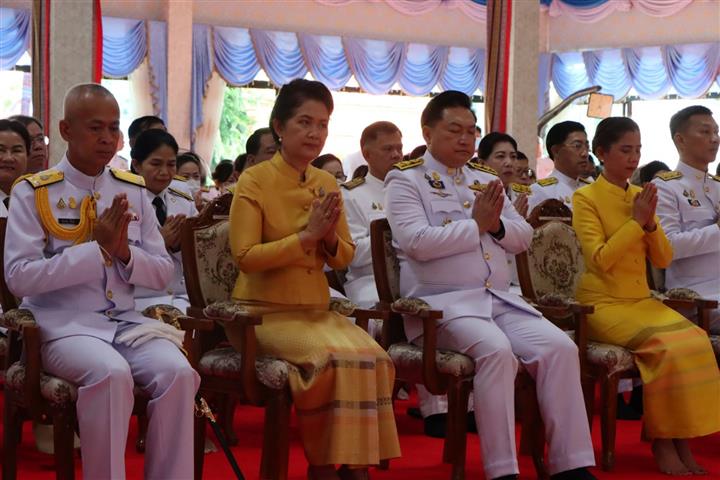 พช.นครพนม ร่วมทำบุญตักบาตรและปล่อยพันธุ์สัตว์น้ำถวายพระราชกุศลเป็นพระบาทสมเด็จพระเจ้าอยู่หัว เนื่องในโอกาสวันเฉลิมพระชนมพรรษา 28 กรกฎาคม 2566