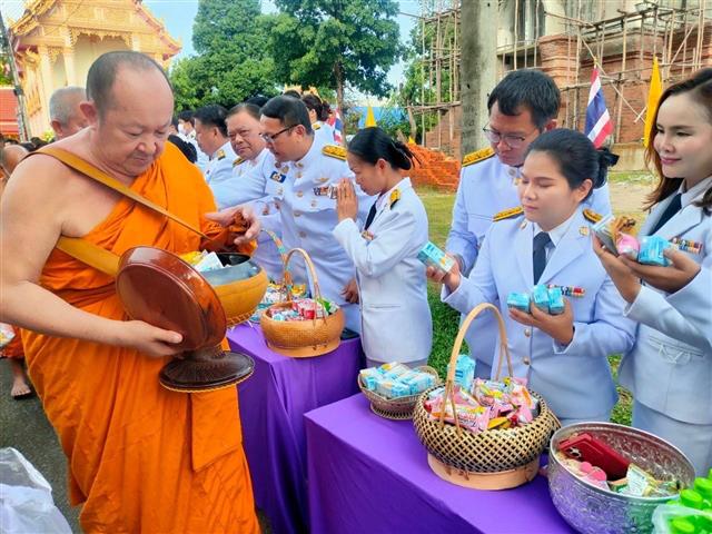 พช.นครพนม ร่วมทำบุญตักบาตรและปล่อยพันธุ์สัตว์น้ำถวายพระราชกุศลเป็นพระบาทสมเด็จพระเจ้าอยู่หัว เนื่องในโอกาสวันเฉลิมพระชนมพรรษา 28 กรกฎาคม 2566