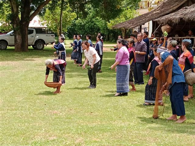 พช.นครพนม ร่วมประชาสัมพันธ์หมู่บ้านท่องเที่ยว OTOP Village พื้นที่ตำบลหนองสังข์ อำเภอนาแก จังหวัดนครพนม