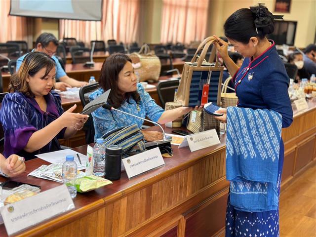 จังหวัดนครพนม ประชุมคัดเลือกผลิตภัณฑ์เข้าประกวดและเผยแพร่ผลการดำเนินงานเครือข่ายองค์ความรู้ KBO