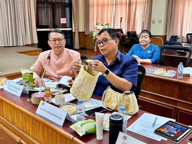 จังหวัดนครพนม ประชุมคัดเลือกผลิตภัณฑ์เข้าประกวดและเผยแพร่ผลการดำเนินงานเครือข่ายองค์ความรู้ KBO