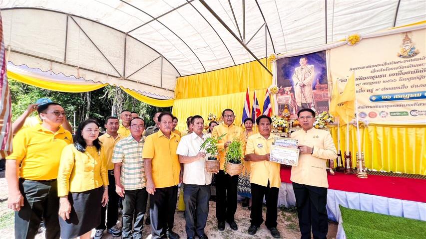 จังหวัดนครพนม พร้อมใจกันจัดกิจกรรมเฉลิมพระเกียรติพระบาทสมเด็จพระปรเมนทรรามาธิบดีศรีสินทร มหาวชิราลงกรณ พระวชิรเกล้าเจ้าอยู่หัว เนื่องในโอกาสวันเฉลิมพระชนมพรรษา 28 กรกฎาคม 2566  “จิตอาสาพัฒนาชุมชน เอามื้อสามัคคี ทำความดีถวายในหลวง”