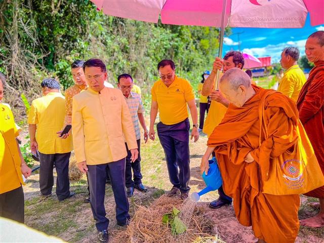 จังหวัดนครพนม พร้อมใจกันจัดกิจกรรมเฉลิมพระเกียรติพระบาทสมเด็จพระปรเมนทรรามาธิบดีศรีสินทร มหาวชิราลงกรณ พระวชิรเกล้าเจ้าอยู่หัว เนื่องในโอกาสวันเฉลิมพระชนมพรรษา 28 กรกฎาคม 2566  “จิตอาสาพัฒนาชุมชน เอามื้อสามัคคี ทำความดีถวายในหลวง”