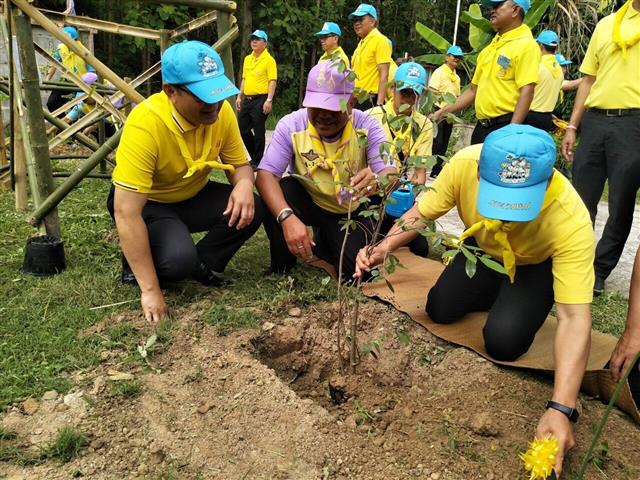 จังหวัดนครพนม   จัดกิจกรรมจิตอาสาเนื่องในวันคล้ายวันพระบรมราชสมภพพระบาทสมเด็จพระเจ้าอยู่หัว ประจำปี 2566