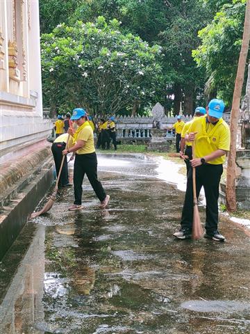 จังหวัดนครพนม   จัดกิจกรรมจิตอาสาเนื่องในวันคล้ายวันพระบรมราชสมภพพระบาทสมเด็จพระเจ้าอยู่หัว ประจำปี 2566