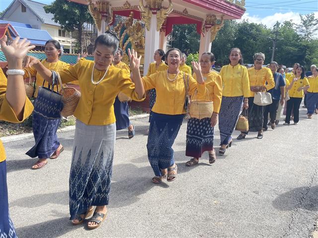 จังหวัดนครพนม จัดกิจกรรมพิธีทอดผ้าป่าสมทบกองทุนเมล็ดพันธุ์ ศูนย์โฮมฮัก ปลูกผักปันแนวดี วิถีนครพนม ประจำปี 2566
