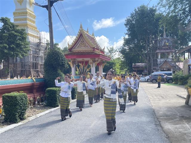 จังหวัดนครพนม จัดกิจกรรมพิธีทอดผ้าป่าสมทบกองทุนเมล็ดพันธุ์ ศูนย์โฮมฮัก ปลูกผักปันแนวดี วิถีนครพนม ประจำปี 2566