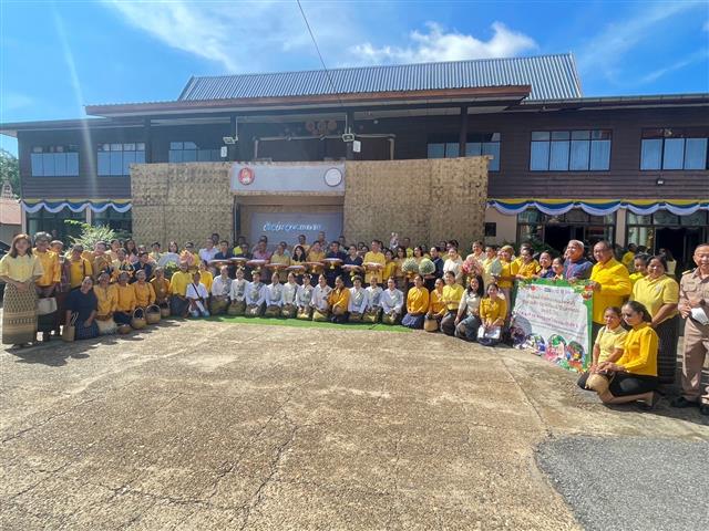 จังหวัดนครพนม จัดกิจกรรมพิธีทอดผ้าป่าสมทบกองทุนเมล็ดพันธุ์ ศูนย์โฮมฮัก ปลูกผักปันแนวดี วิถีนครพนม ประจำปี 2566