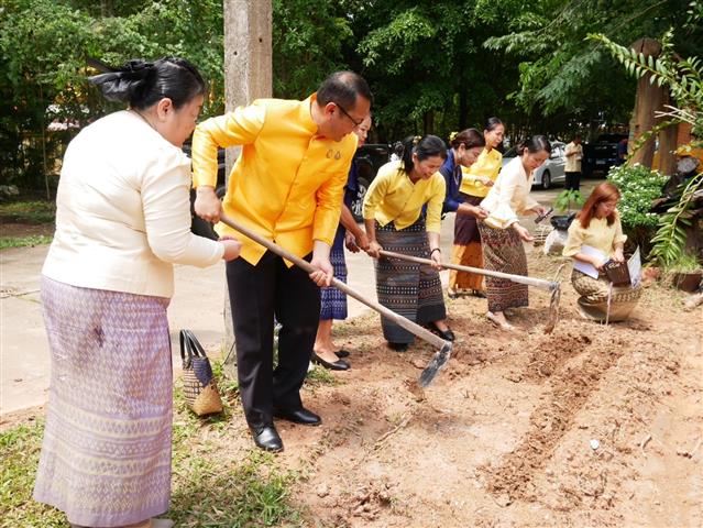 จังหวัดนครพนม จัดกิจกรรมพิธีทอดผ้าป่าสมทบกองทุนเมล็ดพันธุ์ ศูนย์โฮมฮัก ปลูกผักปันแนวดี วิถีนครพนม ประจำปี 2566