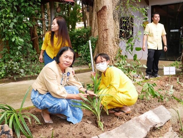 จังหวัดนครพนม จัดกิจกรรมพิธีทอดผ้าป่าสมทบกองทุนเมล็ดพันธุ์ ศูนย์โฮมฮัก ปลูกผักปันแนวดี วิถีนครพนม ประจำปี 2566