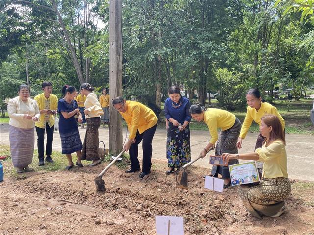 จังหวัดนครพนม จัดกิจกรรมพิธีทอดผ้าป่าสมทบกองทุนเมล็ดพันธุ์ ศูนย์โฮมฮัก ปลูกผักปันแนวดี วิถีนครพนม ประจำปี 2566