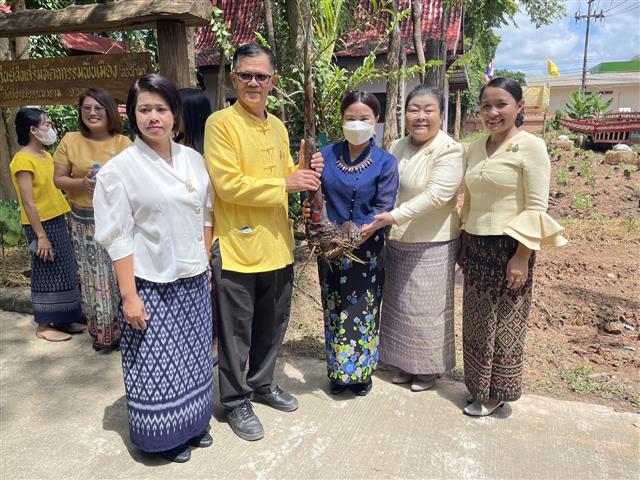 จังหวัดนครพนม จัดกิจกรรมพิธีทอดผ้าป่าสมทบกองทุนเมล็ดพันธุ์ ศูนย์โฮมฮัก ปลูกผักปันแนวดี วิถีนครพนม ประจำปี 2566