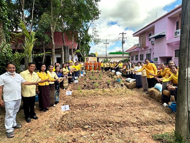 จังหวัดนครพนม จัดกิจกรรมพิธีทอดผ้าป่าสมทบกองทุนเมล็ดพันธุ์ ศูนย์โฮมฮัก ปลูกผักปันแนวดี วิถีนครพนม ประจำปี 2566