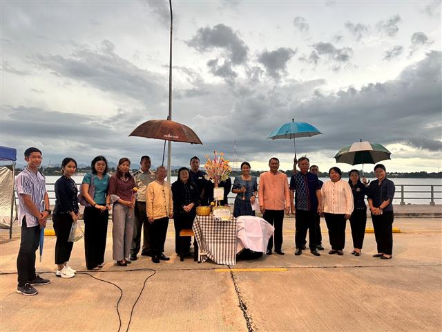 นครพนม   คึกคักตลาดถนนคนเดินสวรรค์ชายโขง หมู่บ้านวัฒนธรรม 9 ชนเผ่า 2 เชื้อชาติ สีสันบรรยากาศการท่องเที่ยวริมฝั่งแม่น้ำโขง