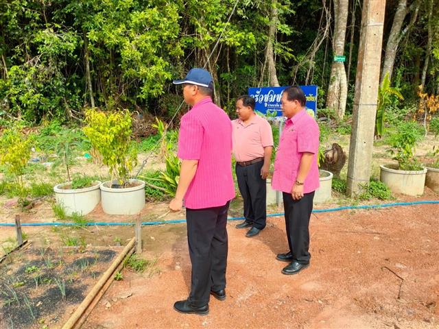 พช.นครพนม ตรวจเยี่ยมการดำเนินโครงการหนึ่งตำบล หนึ่งหมู่บ้านยั่งยืน (Sustainable Village) อำเภอศรีสงคราม