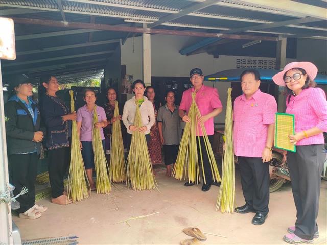 พช.นครพนม ตรวจเยี่ยมการดำเนินโครงการหนึ่งตำบล หนึ่งหมู่บ้านยั่งยืน (Sustainable Village) อำเภอศรีสงคราม