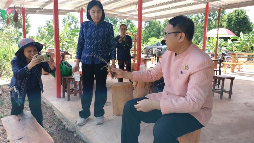 พช.นครพนม  เยี่ยมชมความสำเร็จแปลง”โคก หนอง นา” พื้นที่อำเภอเมืองนครพนม