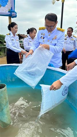 พช.นครพนม   ร่วมพิธีทำบุญตักบาตรและปล่อยพันธุ์สัตว์น้ำถวายพระราชกุศลสมเด็จพระนางเจ้าสิริกิติ์ พระบรมราชชนนีพันปีหลวง เนื่องในโอกาสวันเฉลิมพระชนมพรรษา 12 สิงหาคม 2566