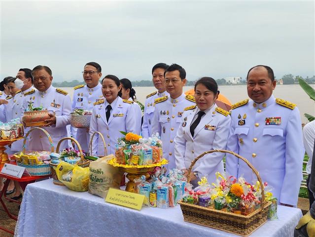 พช.นครพนม   ร่วมพิธีทำบุญตักบาตรและปล่อยพันธุ์สัตว์น้ำถวายพระราชกุศลสมเด็จพระนางเจ้าสิริกิติ์ พระบรมราชชนนีพันปีหลวง เนื่องในโอกาสวันเฉลิมพระชนมพรรษา 12 สิงหาคม 2566