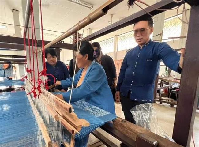 นครพนม ส่งเสริมการสมัครประกวดผ้าลายพระราชทาน “ผ้าลายดอกรักราชกัญญา” และงานหัตถกรรม