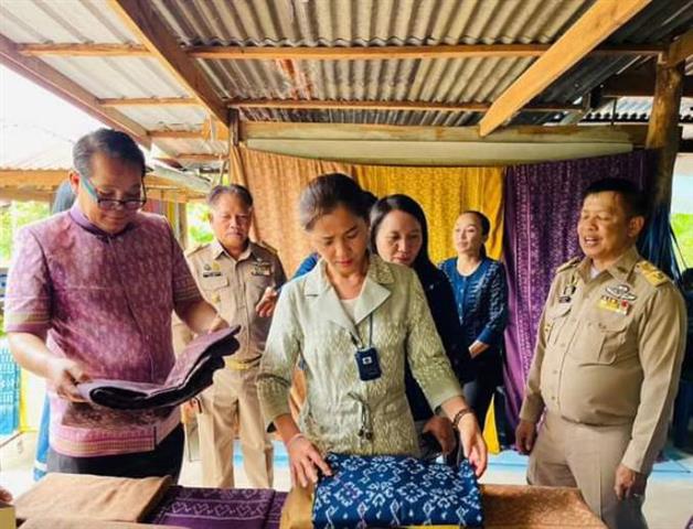 นครพนม ส่งเสริมการสมัครประกวดผ้าลายพระราชทาน “ผ้าลายดอกรักราชกัญญา” และงานหัตถกรรม
