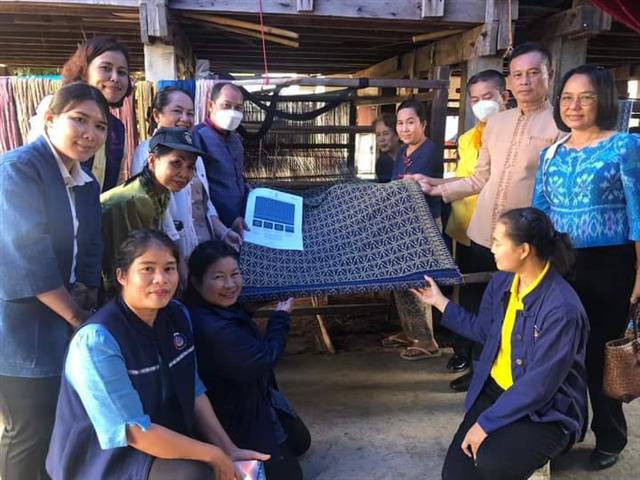 นครพนม ส่งเสริมการสมัครประกวดผ้าลายพระราชทาน “ผ้าลายดอกรักราชกัญญา” และงานหัตถกรรม