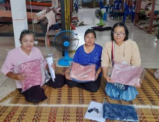 นครพนม ส่งเสริมการสมัครประกวดผ้าลายพระราชทาน “ผ้าลายดอกรักราชกัญญา” และงานหัตถกรรม