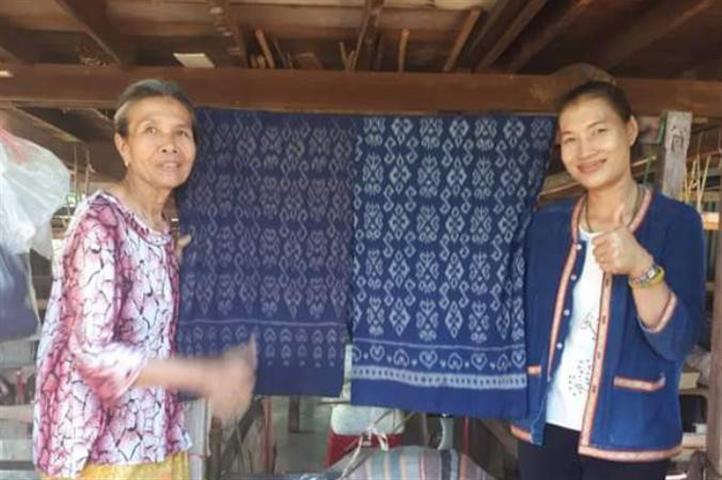 นครพนม ส่งเสริมการสมัครประกวดผ้าลายพระราชทาน “ผ้าลายดอกรักราชกัญญา” และงานหัตถกรรม