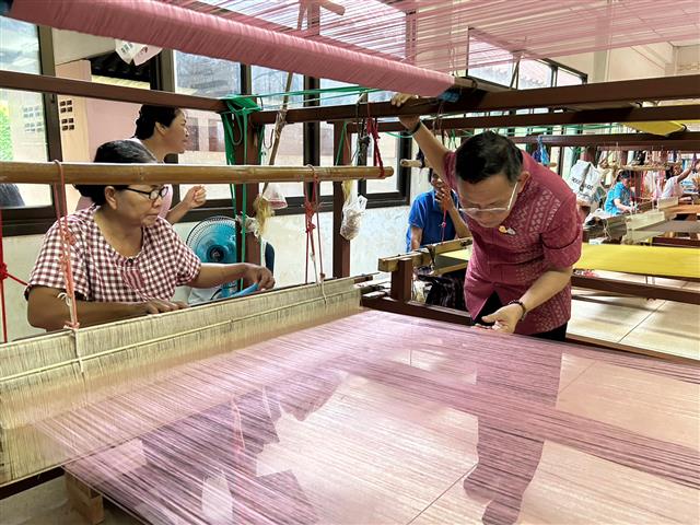 ผู้ตรวจฯ เขตที่ 11 ลงพื้นที่ตรวจราชการติดตามสนับสนุนการดำเนินงานตามภารกิจสำคัญกรมการพัฒนาชุมชน  ในพื้นที่จังหวัดนครพนม