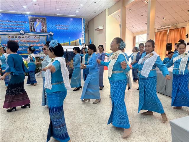 นครพนม จัดกิจกรรม “รำลึกพระคุณแม่” เพื่อเฉลิมพระเกียรติสมเด็จพระนางเจ้าสิริกิติ์ พระบรมราชินีนาถ พระบรมราชชนนีพันปีหลวง เนื่องในโอกาสวันเฉลิมพระชนมพรรษา 12 สิงหาคม 2566