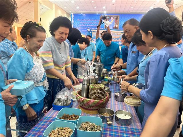 นครพนม จัดกิจกรรม “รำลึกพระคุณแม่” เพื่อเฉลิมพระเกียรติสมเด็จพระนางเจ้าสิริกิติ์ พระบรมราชินีนาถ พระบรมราชชนนีพันปีหลวง เนื่องในโอกาสวันเฉลิมพระชนมพรรษา 12 สิงหาคม 2566