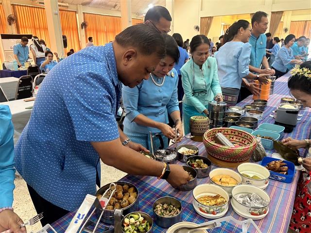 นครพนม จัดกิจกรรม “รำลึกพระคุณแม่” เพื่อเฉลิมพระเกียรติสมเด็จพระนางเจ้าสิริกิติ์ พระบรมราชินีนาถ พระบรมราชชนนีพันปีหลวง เนื่องในโอกาสวันเฉลิมพระชนมพรรษา 12 สิงหาคม 2566