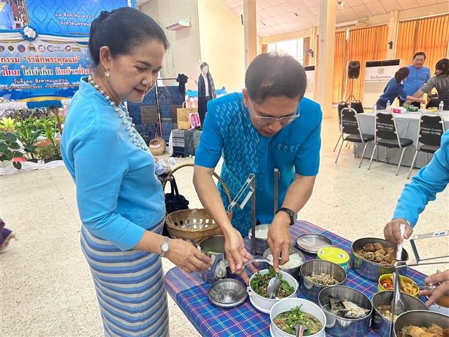 นครพนม จัดกิจกรรม “รำลึกพระคุณแม่” เพื่อเฉลิมพระเกียรติสมเด็จพระนางเจ้าสิริกิติ์ พระบรมราชินีนาถ พระบรมราชชนนีพันปีหลวง เนื่องในโอกาสวันเฉลิมพระชนมพรรษา 12 สิงหาคม 2566